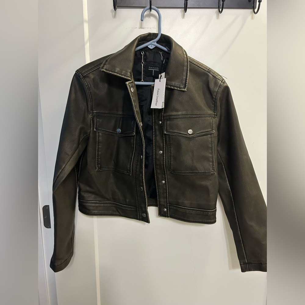 NWT T Tahari Faux Leather Cropped Jacket - Picture 2 of 11